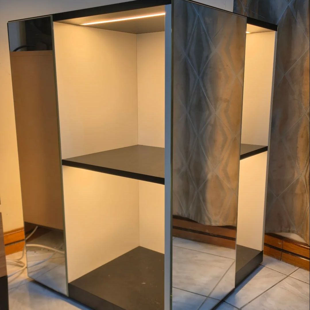 Modern display shelf unit integrated LED lighting and mirrored - Image 1